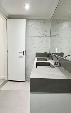 Apartamento à venda com 146m², 2 quartos e 2 vagas Apartamento à venda com 146m², 2 quartos e 2 vagasBanheiro da suite 1