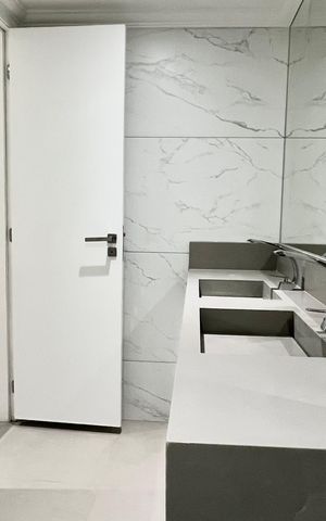 Apartamento à venda com 146m², 2 quartos e 2 vagas Apartamento à venda com 146m², 2 quartos e 2 vagasBanheiro da suite 1