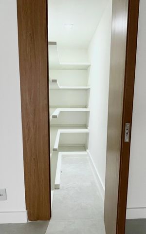 Apartamento à venda com 146m², 2 quartos e 2 vagas Apartamento à venda com 146m², 2 quartos e 2 vagasArmário