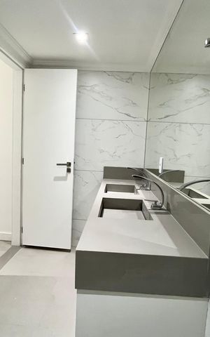 Apartamento à venda com 146m², 2 quartos e 2 vagas Apartamento à venda com 146m², 2 quartos e 2 vagasBanheiro da suite 1