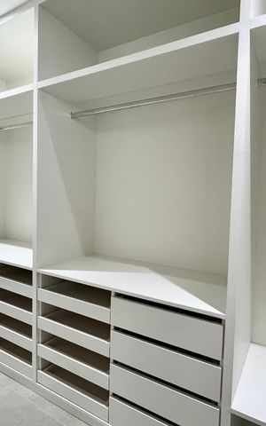 Apartamento à venda com 146m², 2 quartos e 2 vagas Apartamento à venda com 146m², 2 quartos e 2 vagasCloset da suite 1