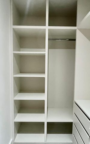Apartamento à venda com 146m², 2 quartos e 2 vagas Apartamento à venda com 146m², 2 quartos e 2 vagasCloset da suite 2