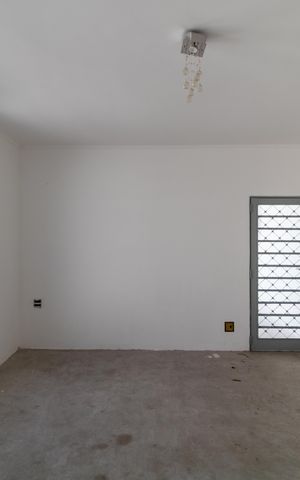 Casa à venda com 183m², 4 quartos e 4 vagas Casa à venda com 183m², 4 quartos e 4 vagasSalas
