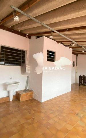 Casa à venda com 230m², 4 quartos e 6 vagas