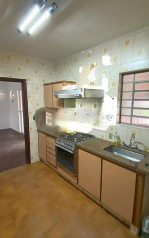 Casa à venda com 230m², 4 quartos e 6 vagas