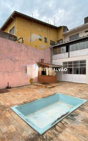 Casa à venda com 230m², 4 quartos e 6 vagas