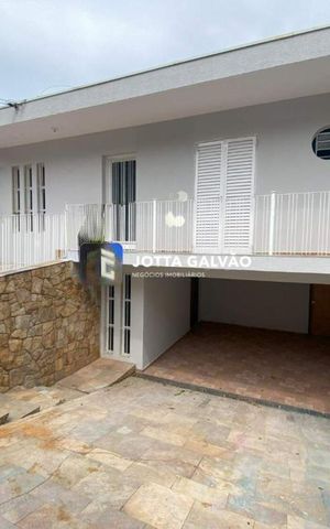 Casa à venda com 230m², 4 quartos e 6 vagas