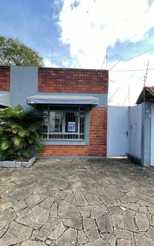 Casa à venda com 149m², 2 quartos e 4 vagas Casa à venda com 149m², 2 quartos e 4 vagasFachada