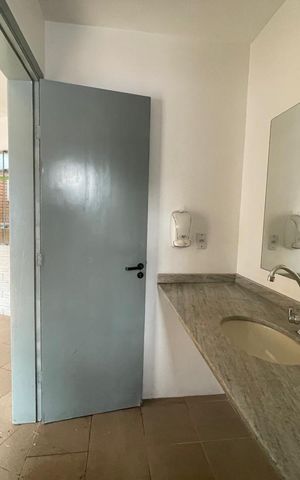 Casa à venda com 149m², 2 quartos e 4 vagas Casa à venda com 149m², 2 quartos e 4 vagasBanheiro social