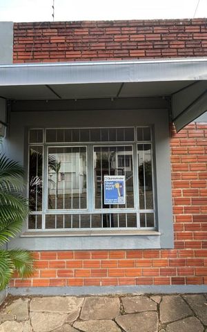 Casa à venda com 149m², 2 quartos e 4 vagas Casa à venda com 149m², 2 quartos e 4 vagasFachada