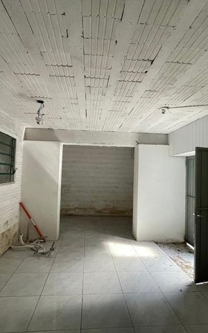 Casa à venda com 149m², 2 quartos e 4 vagas Casa à venda com 149m², 2 quartos e 4 vagasEdícula