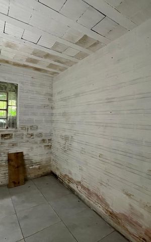 Casa à venda com 149m², 2 quartos e 4 vagas Casa à venda com 149m², 2 quartos e 4 vagasEdícula