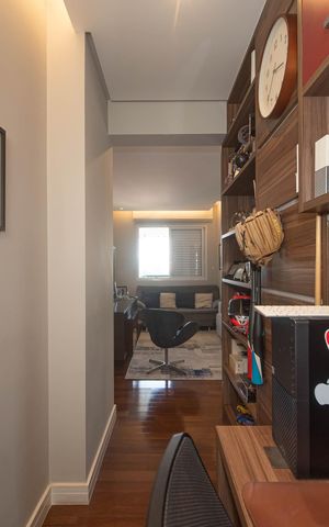 Apartamento à venda com 117m², 3 quartos e 2 vagas Apartamento à venda com 117m², 3 quartos e 2 vagasEscritorio