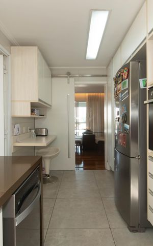 Apartamento à venda com 117m², 3 quartos e 2 vagas Apartamento à venda com 117m², 3 quartos e 2 vagasCozinha