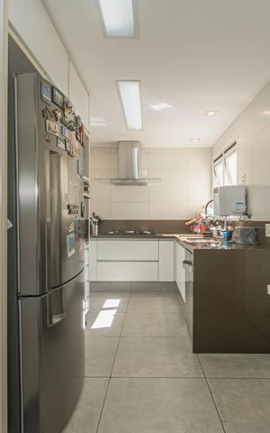 Apartamento à venda com 117m², 3 quartos e 2 vagas Apartamento à venda com 117m², 3 quartos e 2 vagasCozinha