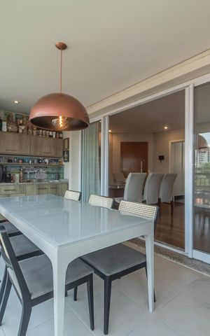 Apartamento à venda com 117m², 3 quartos e 2 vagas Apartamento à venda com 117m², 3 quartos e 2 vagasVaranda