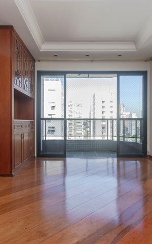 Apartamento à venda com 228m², 3 quartos e 2 vagas Apartamento à venda com 228m², 3 quartos e 2 vagasSala