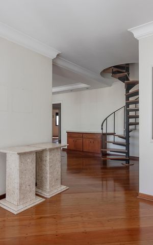 Apartamento à venda com 228m², 3 quartos e 2 vagas Apartamento à venda com 228m², 3 quartos e 2 vagasSala