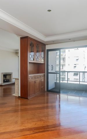 Apartamento à venda com 228m², 3 quartos e 2 vagas Apartamento à venda com 228m², 3 quartos e 2 vagasSala