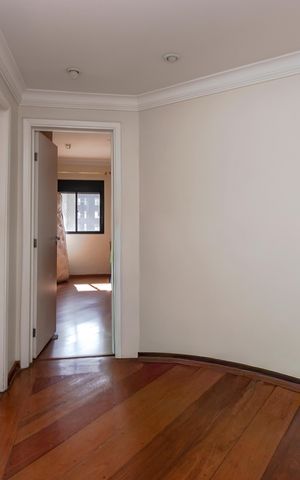 Apartamento à venda com 228m², 3 quartos e 2 vagas Apartamento à venda com 228m², 3 quartos e 2 vagasHall dos Quartos