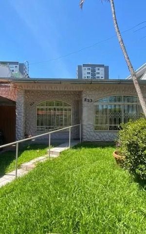 Casa à venda com 249m², 3 quartos e 3 vagas Casa à venda com 249m², 3 quartos e 3 vagasÁrea Comum