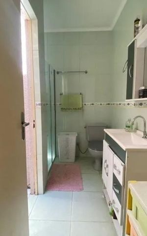 Casa à venda com 249m², 3 quartos e 3 vagas Casa à venda com 249m², 3 quartos e 3 vagasBanheiro 1