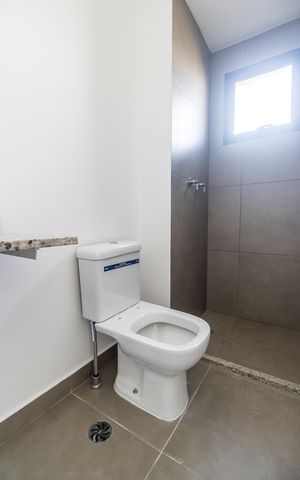 Apartamento à venda com 78m², 2 quartos e 2 vagas Apartamento à venda com 78m², 2 quartos e 2 vagasBanheiro da Suíte