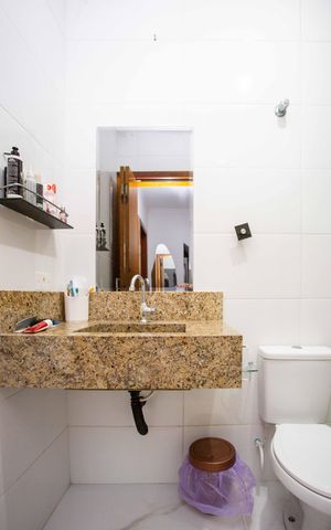 Casa à venda com 144m², 5 quartos e 3 vagasBanheiro 2