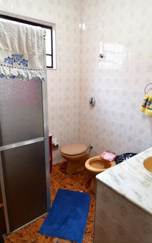 Casa à venda com 161m², 3 quartos e 2 vagasBanheiro