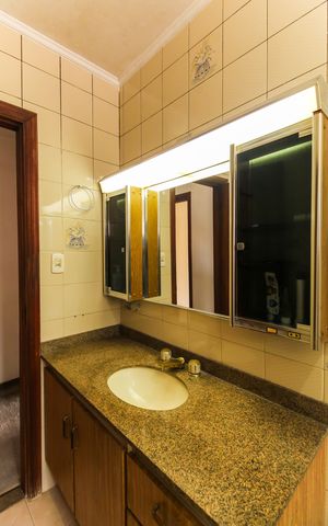 Casa para alugar com 240m², 3 quartos e 2 vagas Casa para alugar com 240m², 3 quartos e 2 vagasBanheiro da Suíte 1