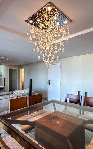 Apartamento à venda com 210m², 4 quartos e 3 vagas Apartamento à venda com 210m², 4 quartos e 3 vagasSala de Jantar