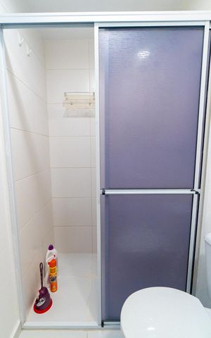Apartamento à venda com 53m², 2 quartos e 2 vagas Apartamento à venda com 53m², 2 quartos e 2 vagasBanheiro da Suíte