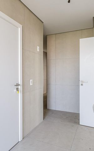Apartamento à venda com 231m², 3 quartos e 4 vagas Apartamento à venda com 231m², 3 quartos e 4 vagasÁrea de Serviço