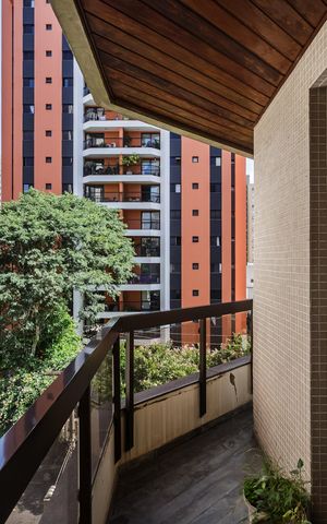 Apartamento à venda com 216m², 4 quartos e 3 vagas Apartamento à venda com 216m², 4 quartos e 3 vagasVaranda da Sala
