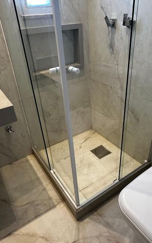 Casa de condomínio à venda com 273m², 4 quartos e 3 vagas Casa de condomínio à venda com 273m², 4 quartos e 3 vagasBanheiro da Suíte 2