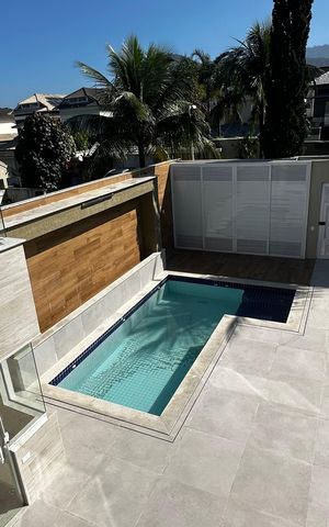 Casa de condomínio à venda com 273m², 4 quartos e 3 vagas Casa de condomínio à venda com 273m², 4 quartos e 3 vagasVaranda superior