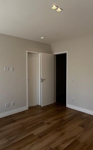 Casa de condomínio à venda com 273m², 4 quartos e 3 vagas Casa de condomínio à venda com 273m², 4 quartos e 3 vagasSuíte 4