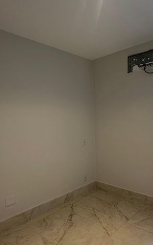 Casa de condomínio à venda com 273m², 4 quartos e 3 vagas Casa de condomínio à venda com 273m², 4 quartos e 3 vagasSuíte 1