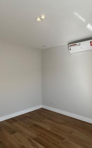 Casa de condomínio à venda com 273m², 4 quartos e 3 vagas Casa de condomínio à venda com 273m², 4 quartos e 3 vagasSuíte 4