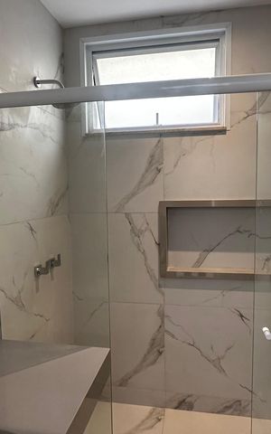 Casa de condomínio à venda com 273m², 4 quartos e 3 vagas Casa de condomínio à venda com 273m², 4 quartos e 3 vagasBanheiro da Suíte 4