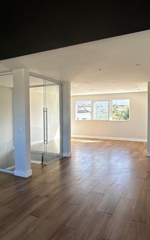 Casa de condomínio à venda com 273m², 4 quartos e 3 vagas Casa de condomínio à venda com 273m², 4 quartos e 3 vagasSalão