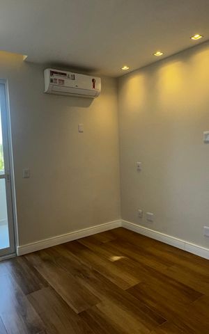 Casa de condomínio à venda com 273m², 4 quartos e 3 vagas Casa de condomínio à venda com 273m², 4 quartos e 3 vagasSuíte 3
