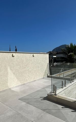 Casa de condomínio à venda com 273m², 4 quartos e 3 vagas Casa de condomínio à venda com 273m², 4 quartos e 3 vagasVaranda superior