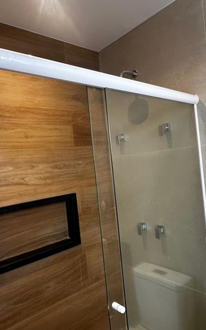 Casa de condomínio à venda com 273m², 4 quartos e 3 vagas Casa de condomínio à venda com 273m², 4 quartos e 3 vagasBanheiro de serviço