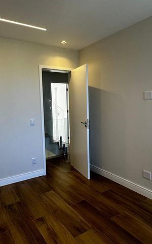 Casa de condomínio à venda com 273m², 4 quartos e 3 vagas Casa de condomínio à venda com 273m², 4 quartos e 3 vagasSuíte 2