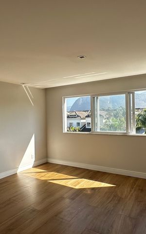Casa de condomínio à venda com 273m², 4 quartos e 3 vagas Casa de condomínio à venda com 273m², 4 quartos e 3 vagasSalão
