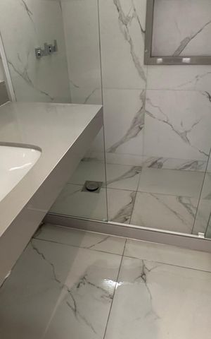 Casa de condomínio à venda com 273m², 4 quartos e 3 vagas Casa de condomínio à venda com 273m², 4 quartos e 3 vagasBanheiro da Suíte 4