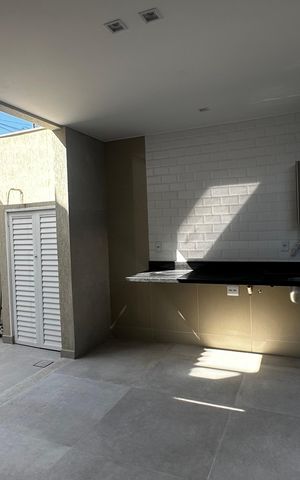 Casa de condomínio à venda com 273m², 4 quartos e 3 vagas Casa de condomínio à venda com 273m², 4 quartos e 3 vagasÁrea de Serviço
