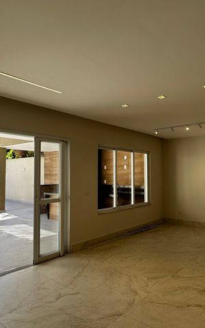 Casa de condomínio à venda com 273m², 4 quartos e 3 vagas Casa de condomínio à venda com 273m², 4 quartos e 3 vagasSala