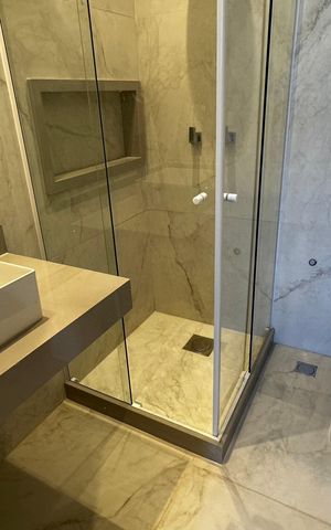 Casa de condomínio à venda com 273m², 4 quartos e 3 vagas Casa de condomínio à venda com 273m², 4 quartos e 3 vagasBanheiro da Suíte 3